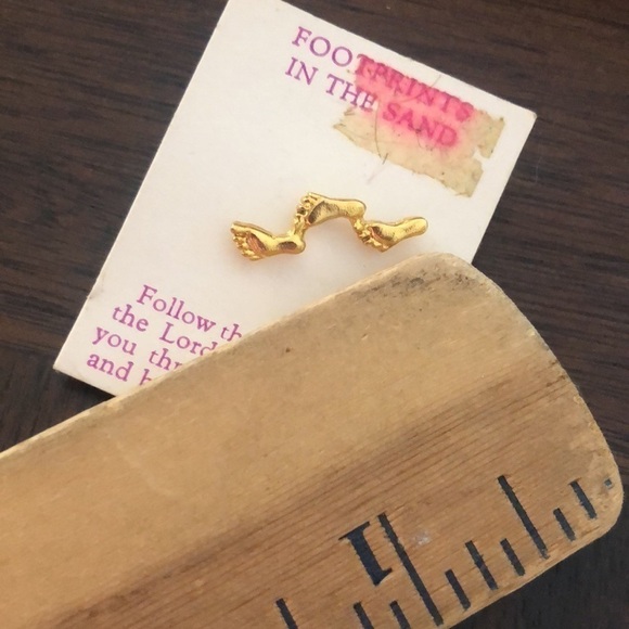Vintage Footprints 👣 In the sand Pin - Picture 3 of 3